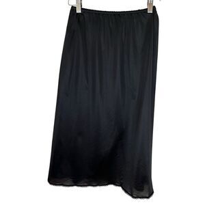 Vintage Bali Black Half Slip w/ Slit in Back. Made in USA. Sz S. Good Condition